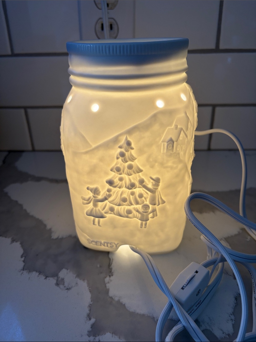 Scentsy ‘Let It Snow’ White Ceramic Snowman Christmas Mason Jar Warmer w/ Box - Picture 4 of 13